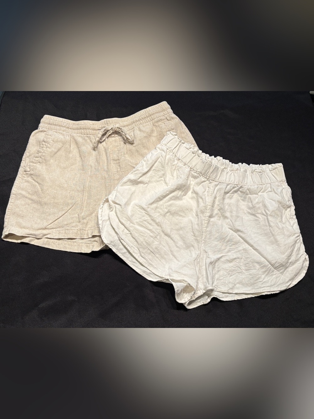 Universal Thread white  & Old Navy Tan Linen Lounge Shorts
Sz. Medium